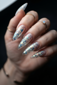 iridescent-flakes-encapsulated-gel-layers-nails