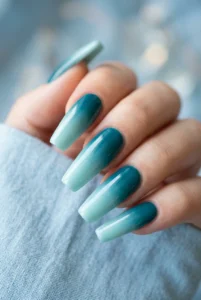 teal-aqua-ombre-nails